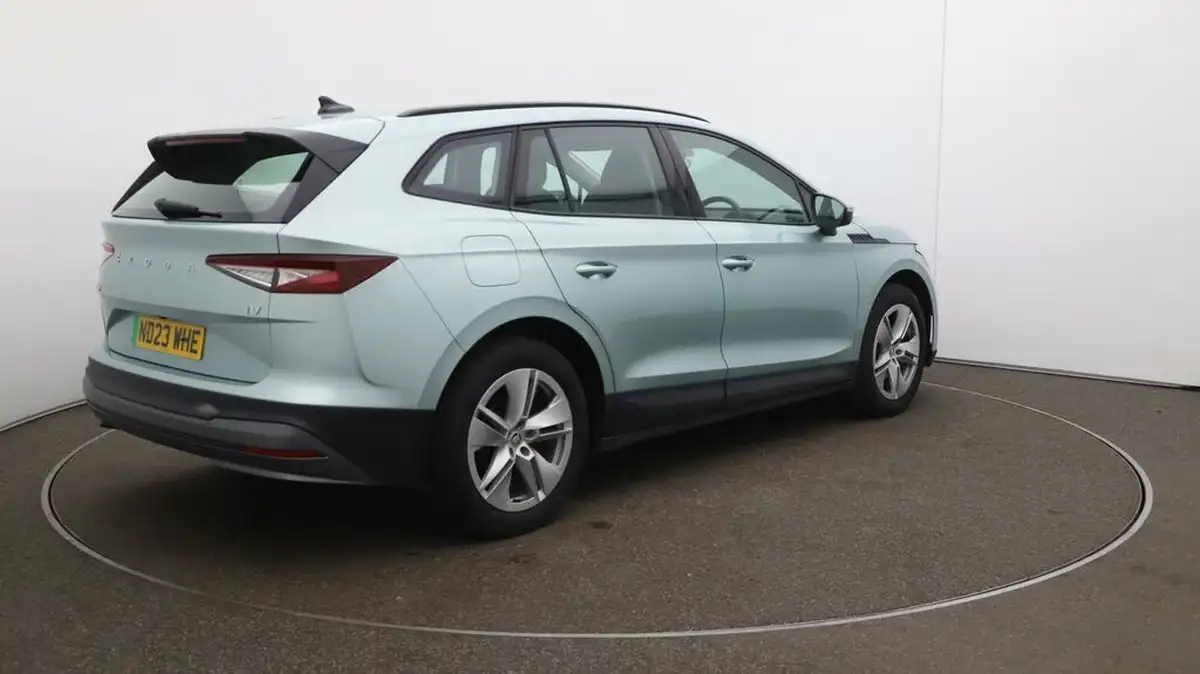 2023-skoda-enyaq-e-60-big-51