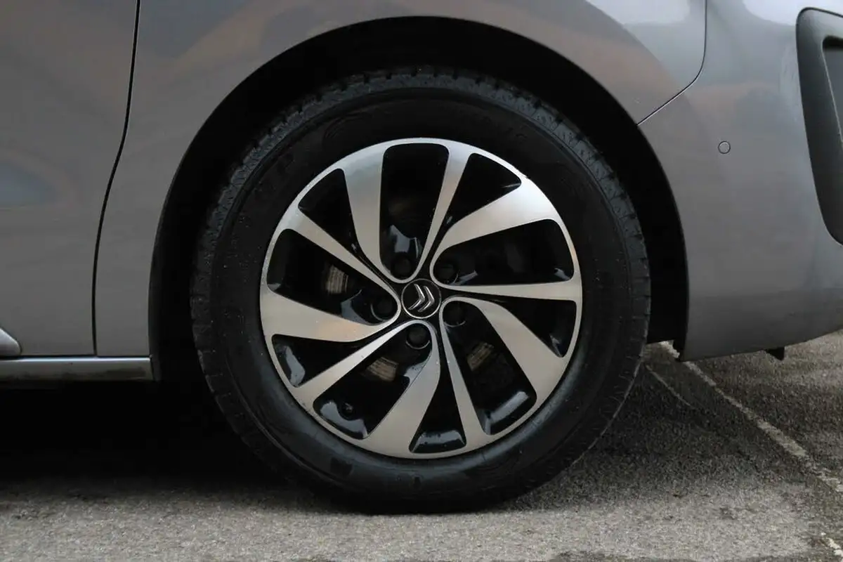 2019-citroen-spacetourer-20bluehdi-flair-xl-big-16