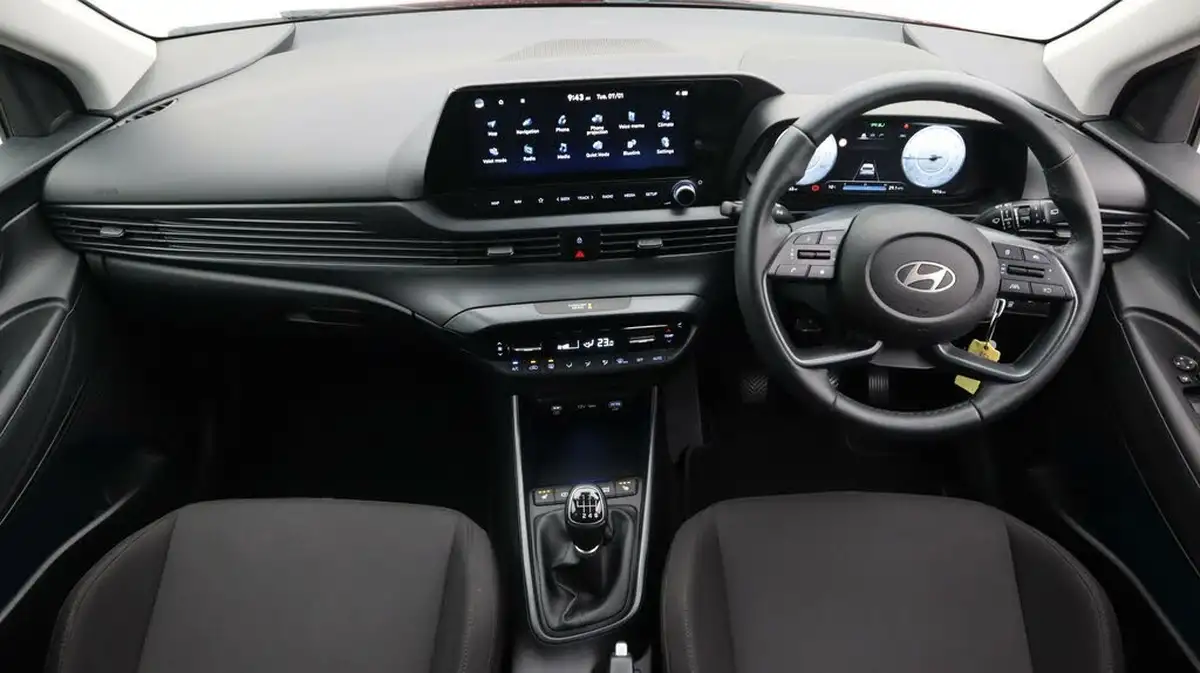 2024-hyundai-i20-10-t-gdi-premium-big-13