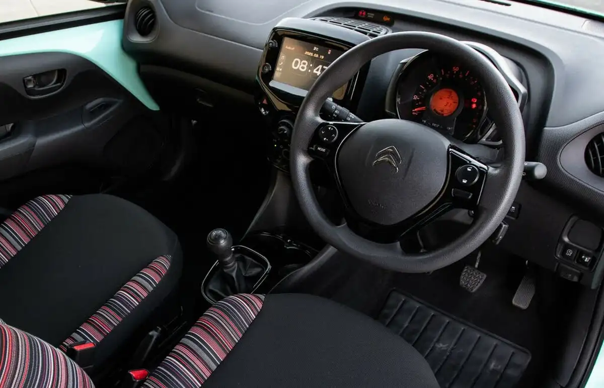 2020-citroen-c1-10-vti-feel-ss-3d-big-4