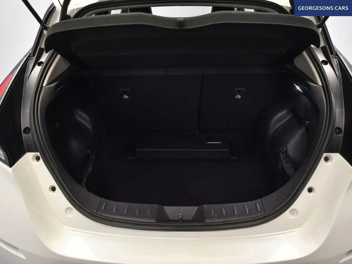2019-nissan-leaf-e-tekna-big-8