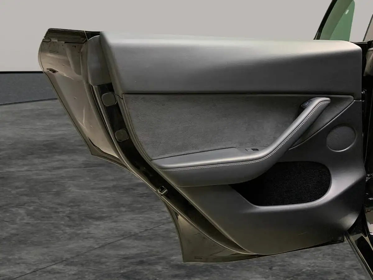 2022-tesla-model-y-e-long-range-big-36