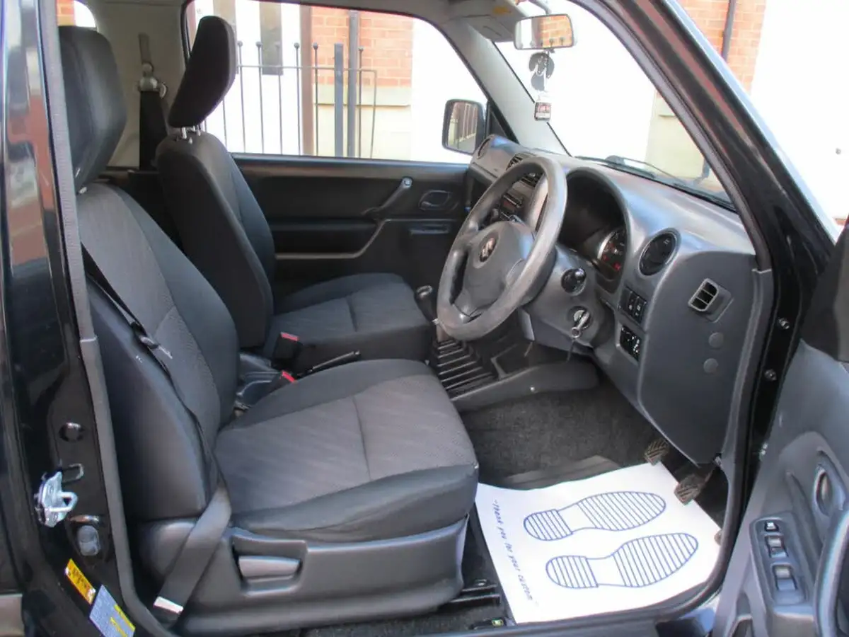 2013-suzuki-jimny-13-sz3-85ps-big-17