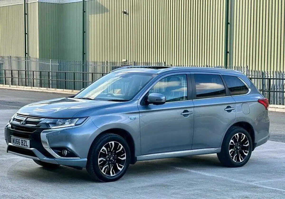2016-mitsubishi-outlander-20-gx4h-phev-big-48