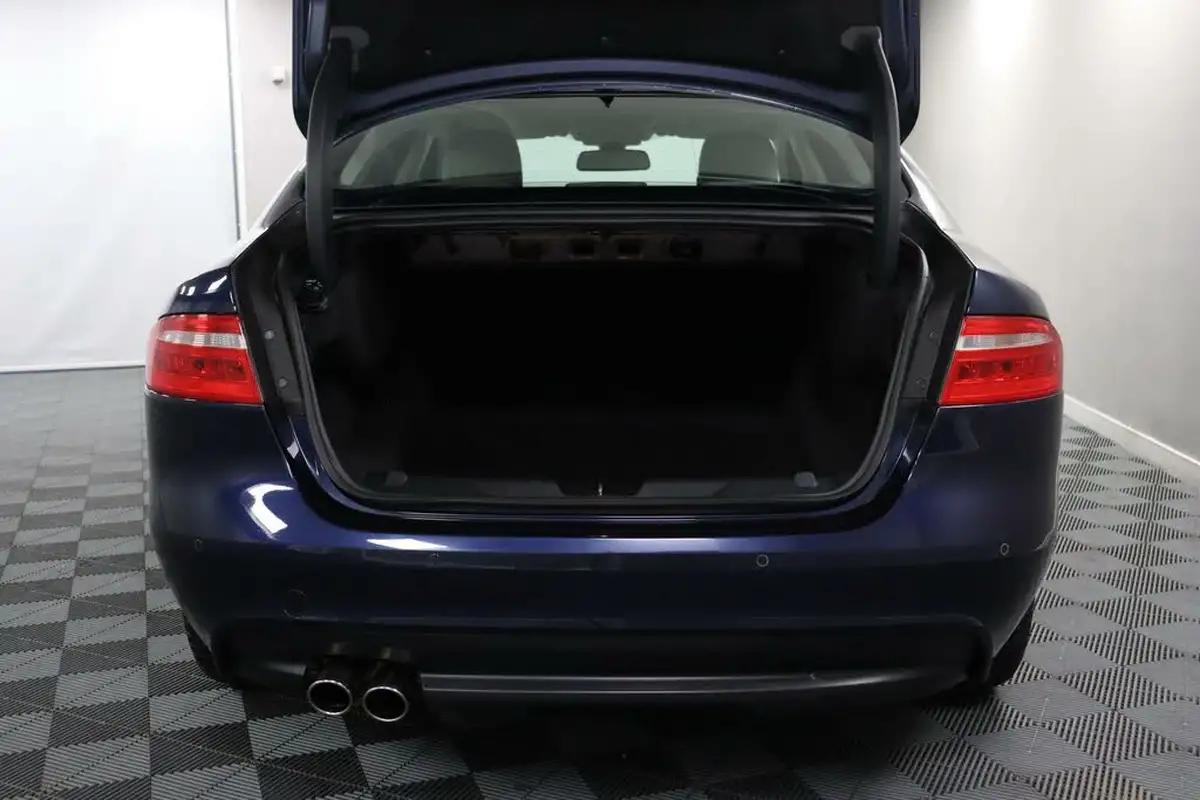 2017-jaguar-xe-20d-portfolio-180ps-ss-1999cc-auto-big-10