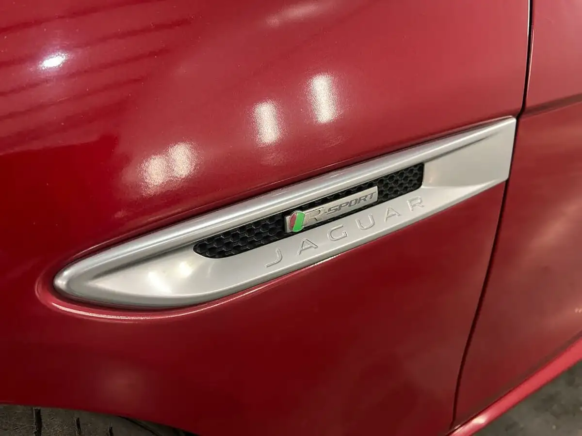 2015-jaguar-xe-20-r-sport-240ps-big-8