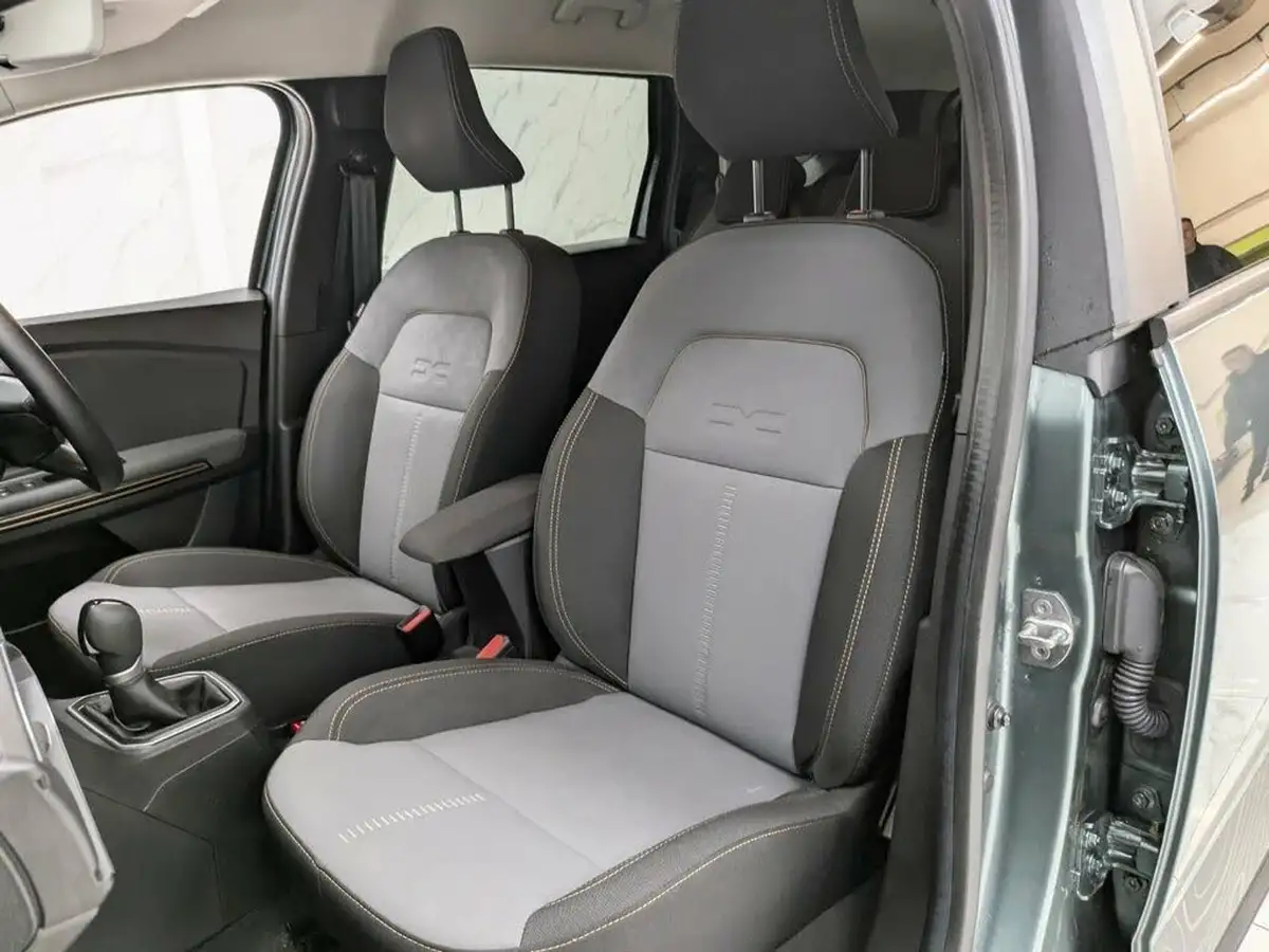 2023-dacia-jogger-16-tce-extreme-big-14