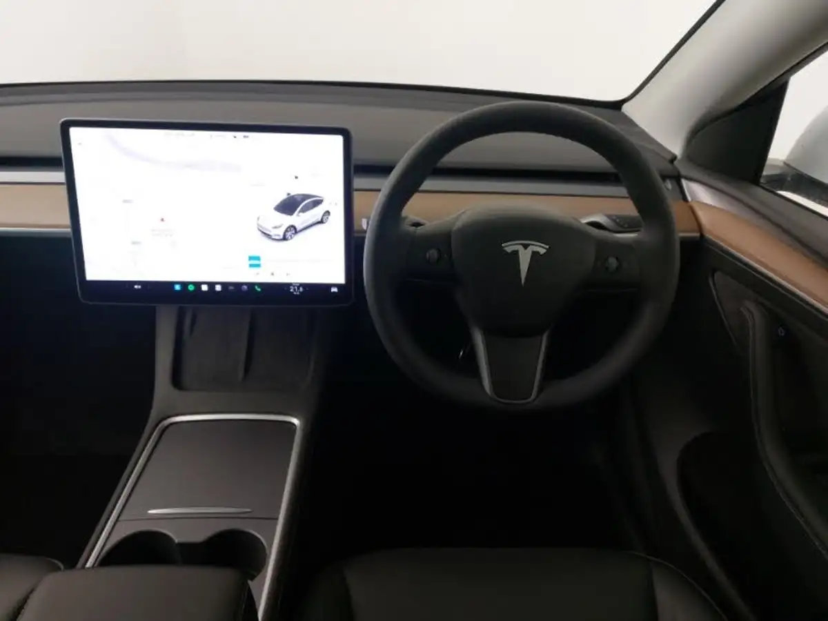2023-tesla-model-y-e-rwd-big-6