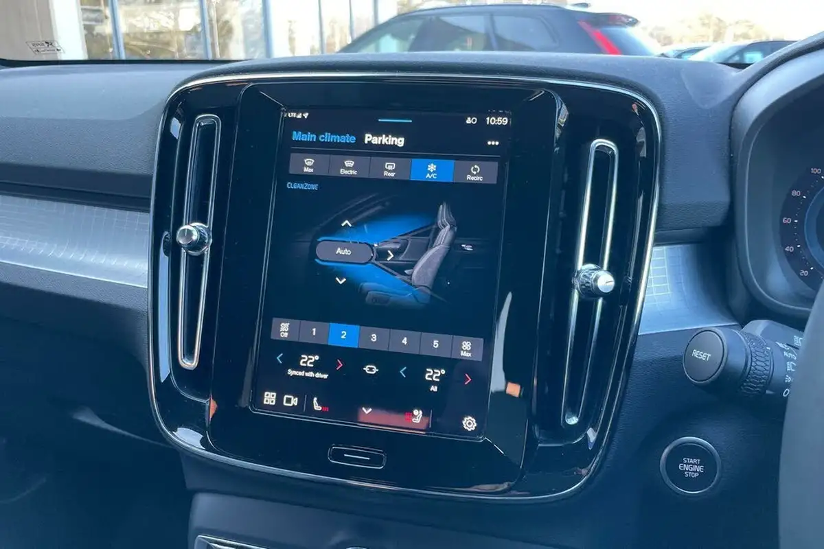2023-volvo-xc40-20-b3-plus-big-38