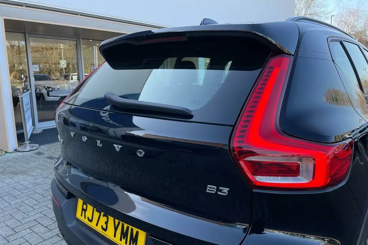 2023-volvo-xc40-20-b3-plus-big-14
