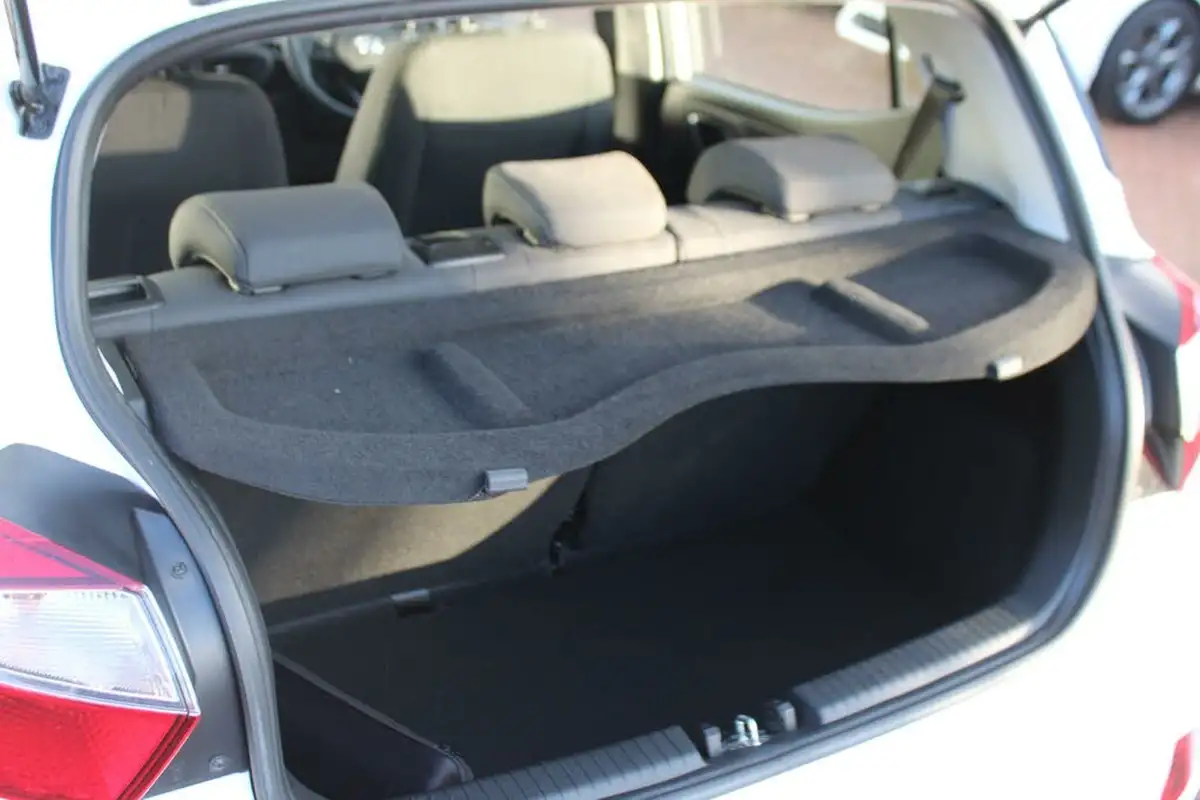 2022-hyundai-i10-12-se-connect-auto-big-13