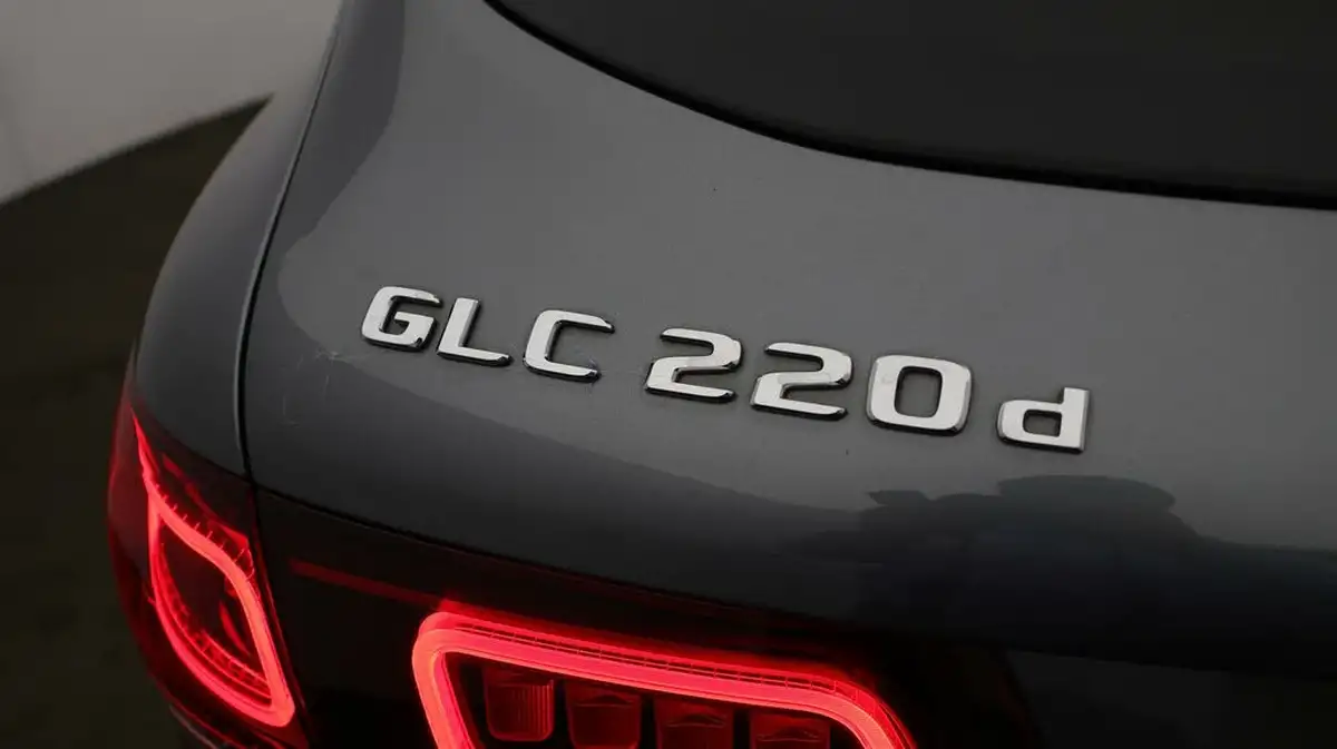 2021-mercedes-benz-glc-class-20d-glc220d-amg-line-station-wagon-5d-1950cc-4matic-plus-big-19