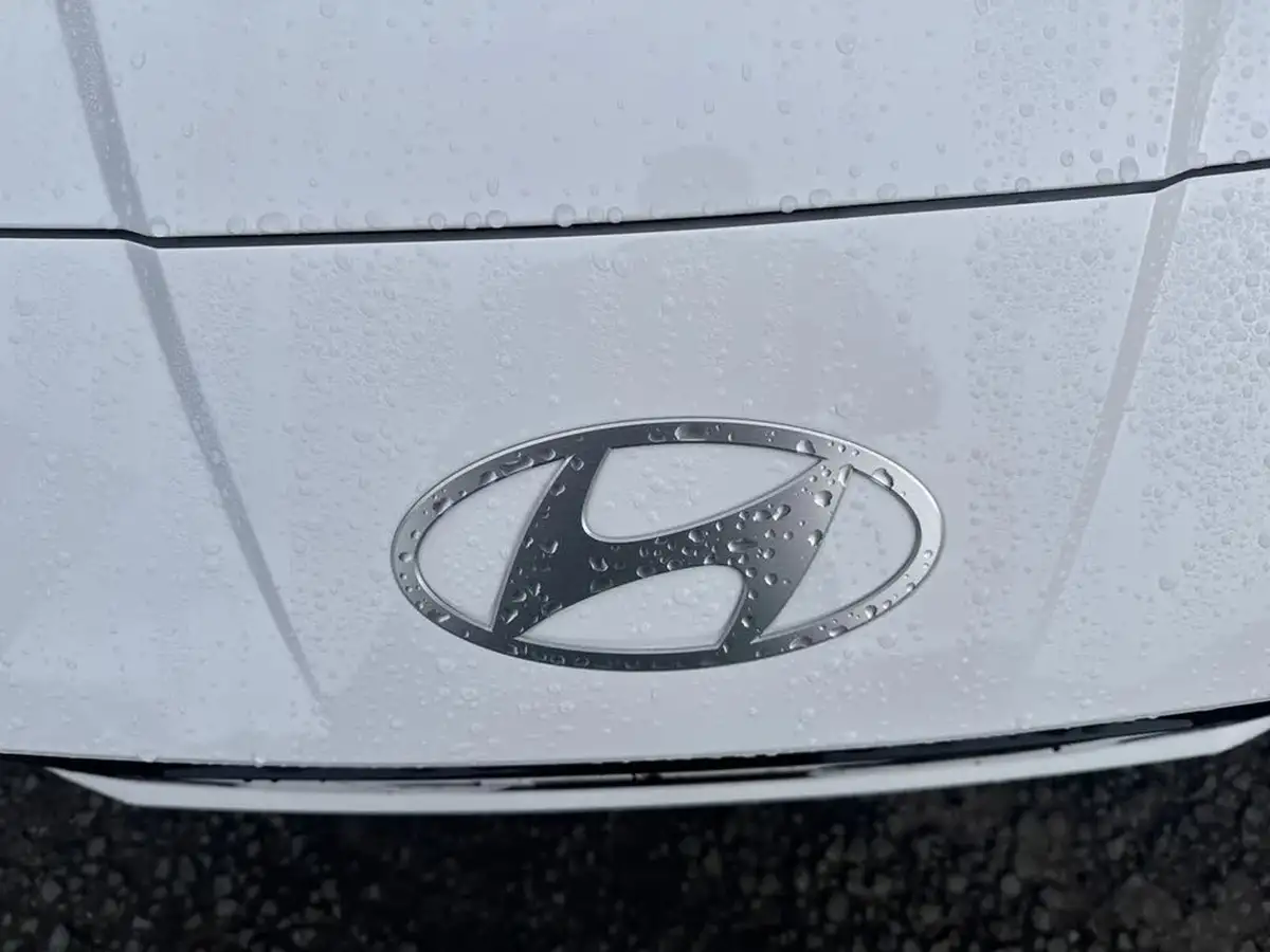 2024-hyundai-i20-10-t-gdi-premium-dct-big-22