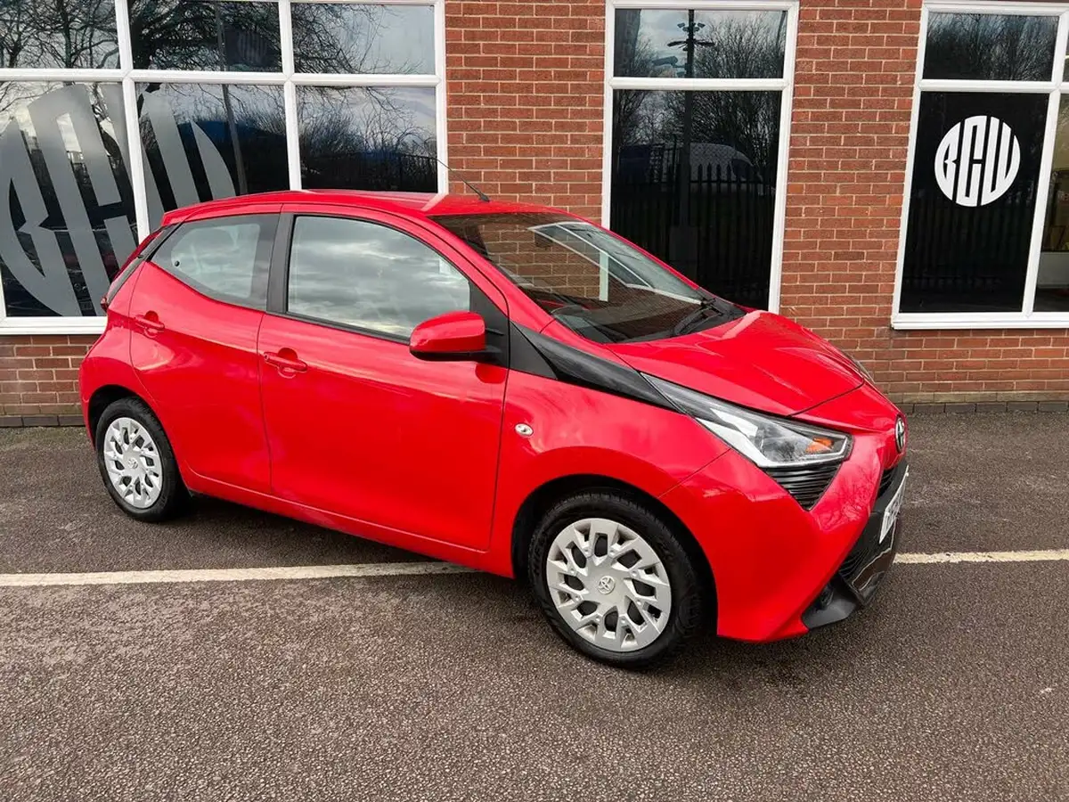 2019-toyota-aygo-10-vvt-i-x-play-big-0
