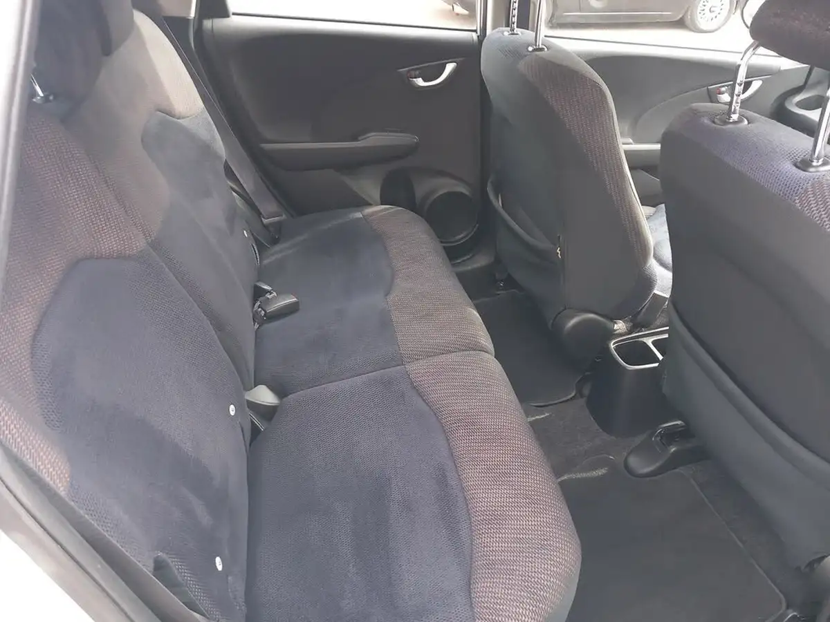 2012-honda-jazz-14-es-big-15