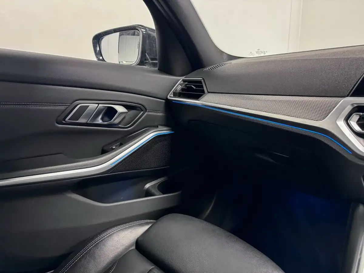 2019-bmw-3-series-20-330e-m-sport-plus-pack-big-26
