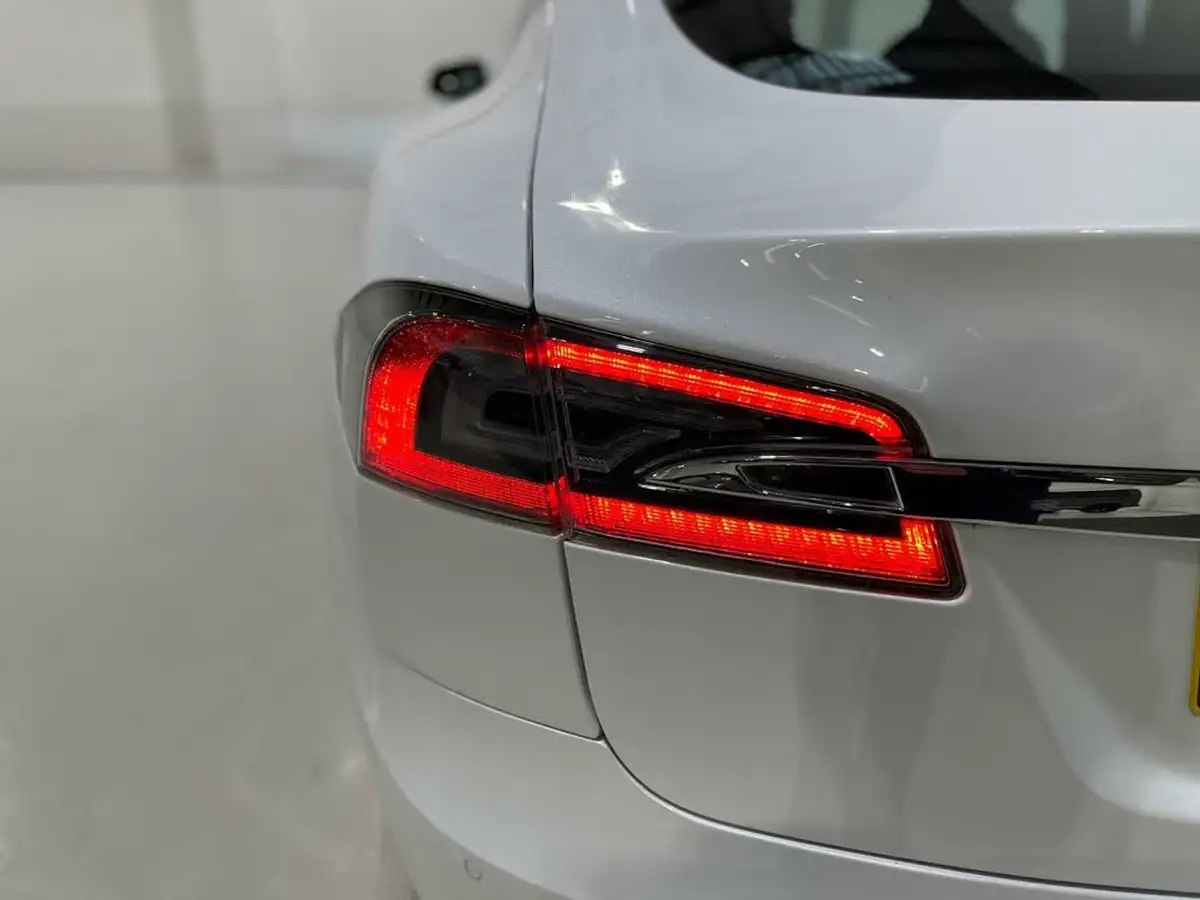 2020-tesla-model-s-e-long-range-big-20