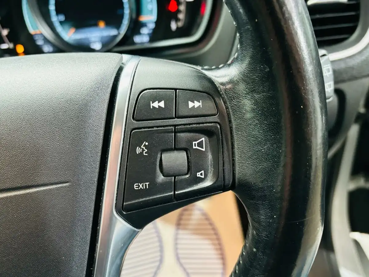 2012-volvo-v40-20td-d3-se-lux-geartronic-big-21