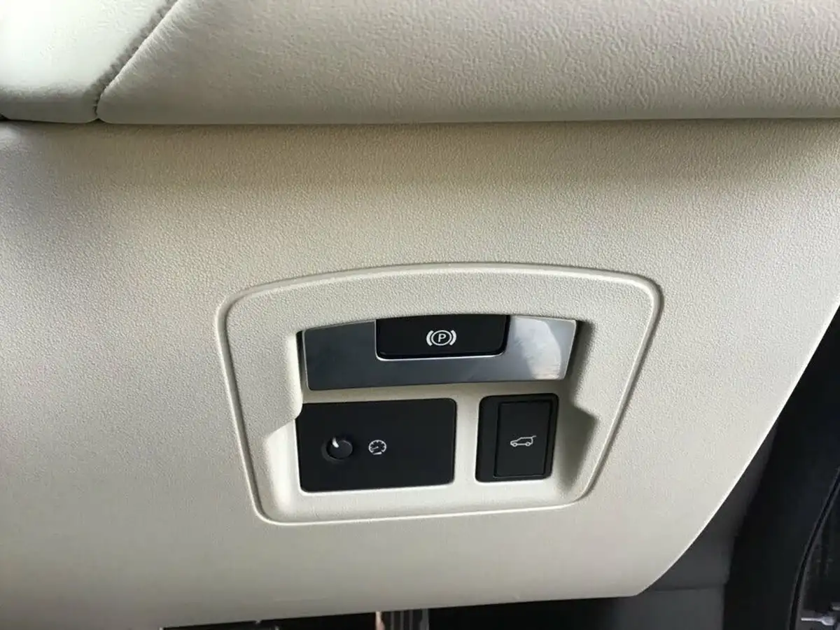 2020-land-rover-range-rover-velar-20-d240-r-dynamic-hse-big-24