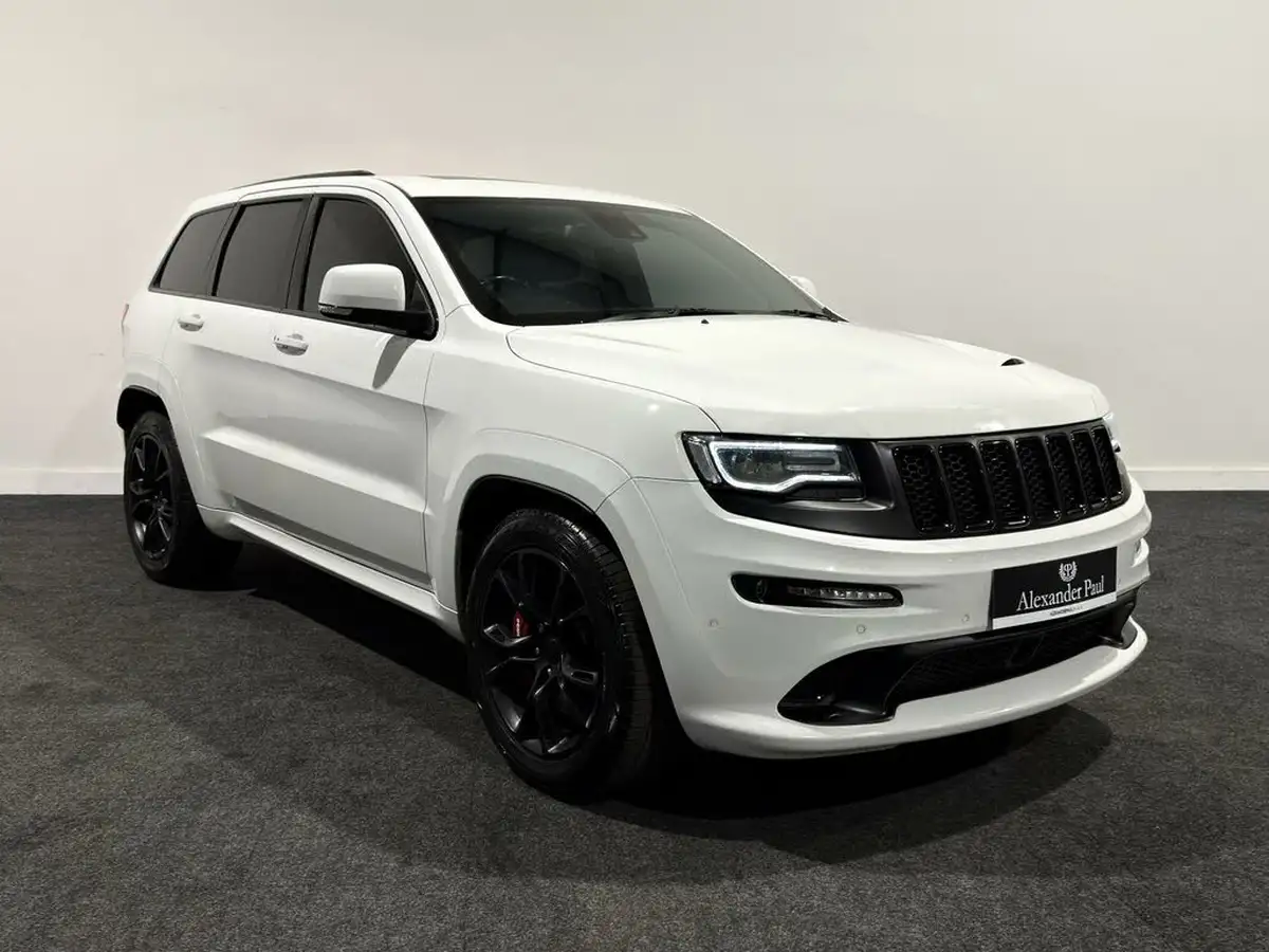 2016-jeep-grand-cherokee-64-hemi-srt-big-0