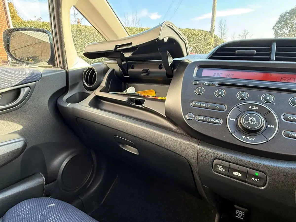 2013-honda-jazz-12-s-big-50