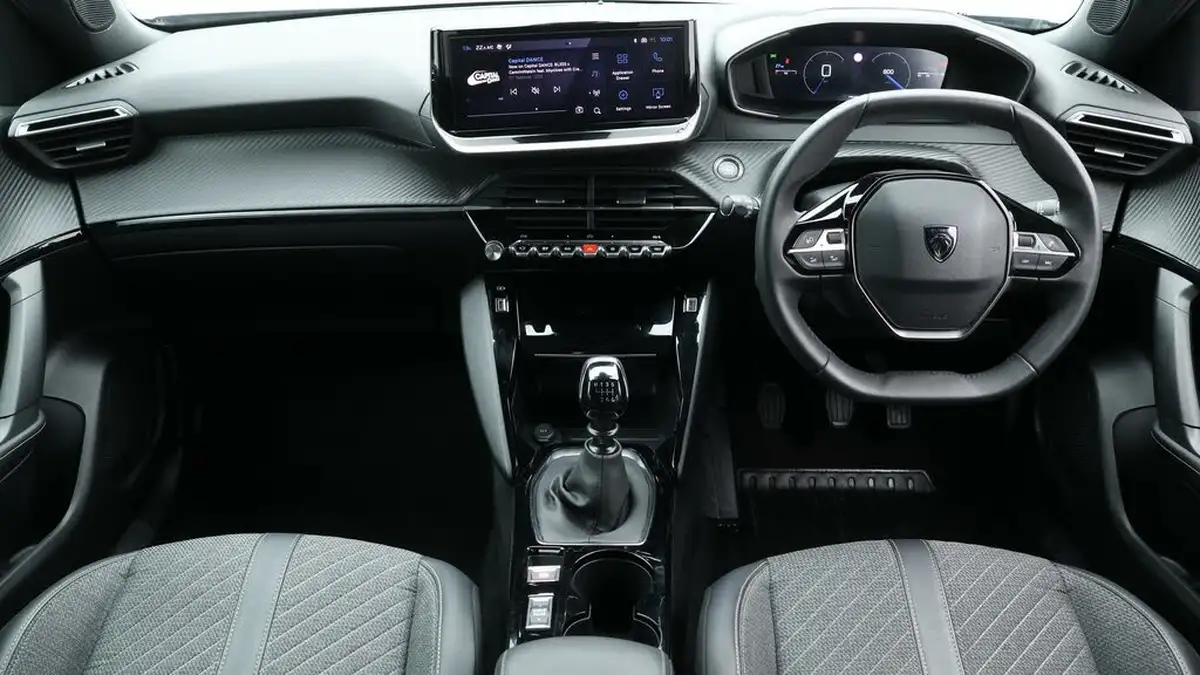 2023-peugeot-2008-suv-12-puretech-allure-big-13