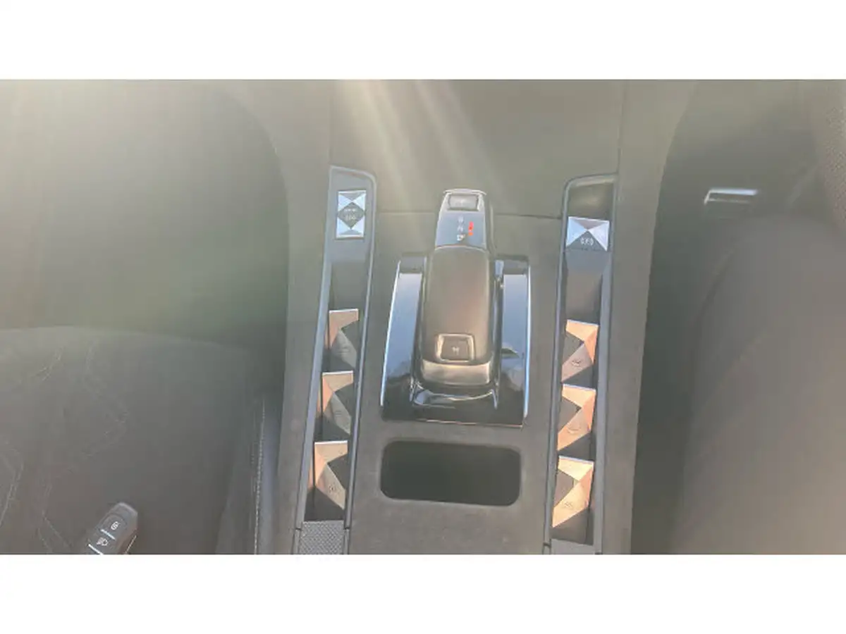 2019-ds-ds-7-crossback-16-puretech-performance-line-180ps-big-12