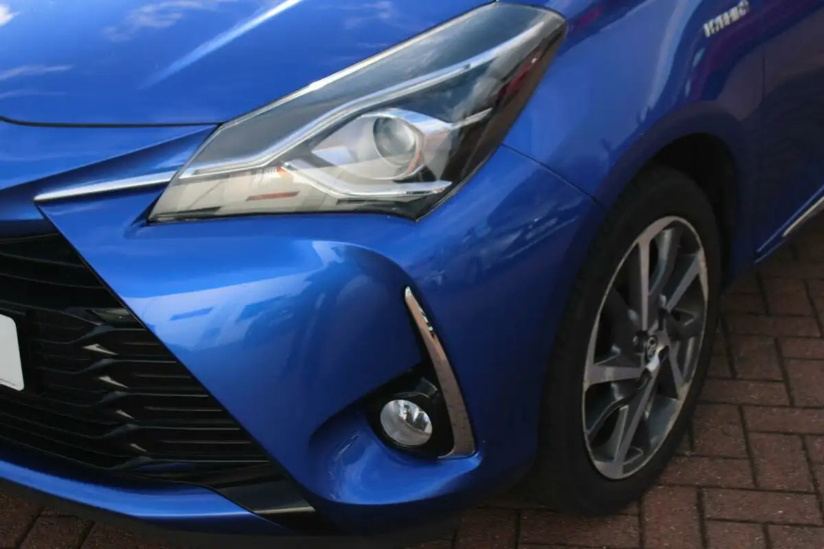 2017-toyota-yaris-15-vvt-i-excel-hybrid-15in-alloys-big-7