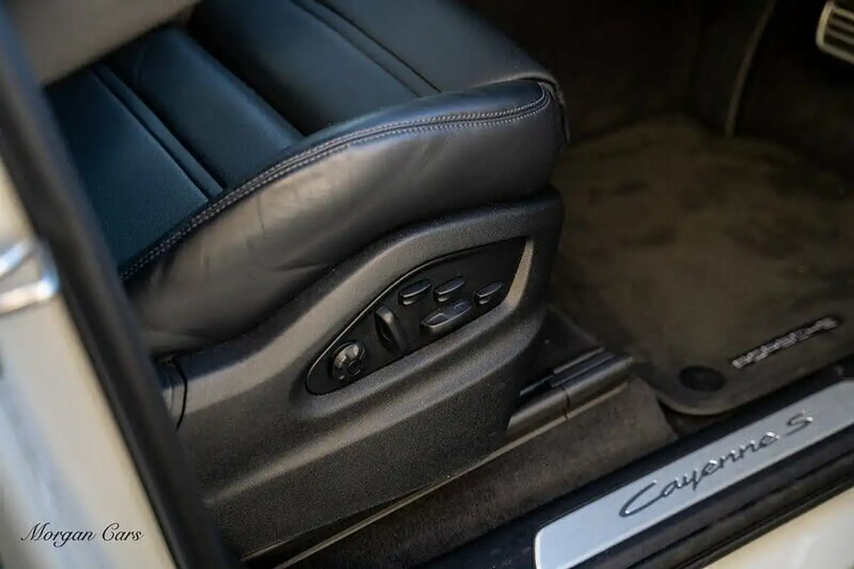 2024-porsche-cayenne-40-v8-station-wagon-big-27