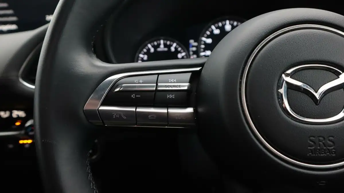 2023-mazda-mazda3-20-sport-lux-186ps-hatchback-5d-big-26