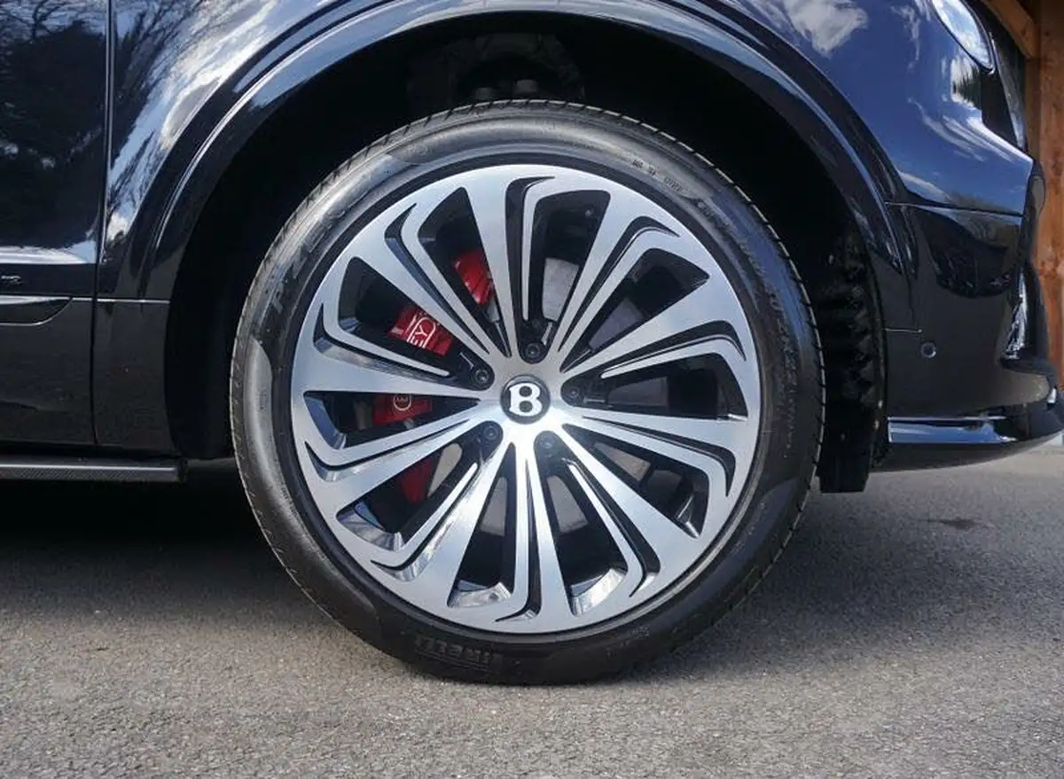 2023-bentley-bentayga-40-v8-big-5