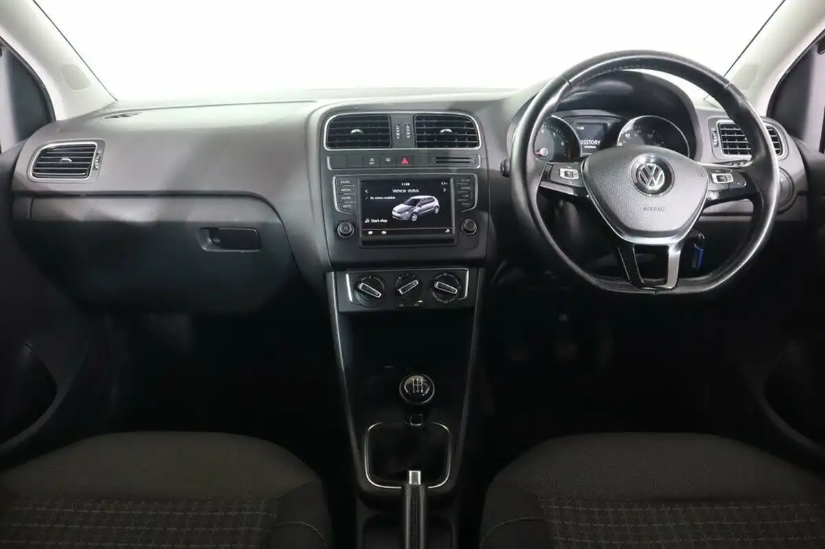 2015-volkswagen-polo-10-se-60ps-5d-big-15