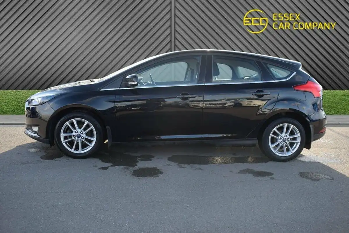 2016-ford-focus-10t-zetec-100ps-hatchback-big-9