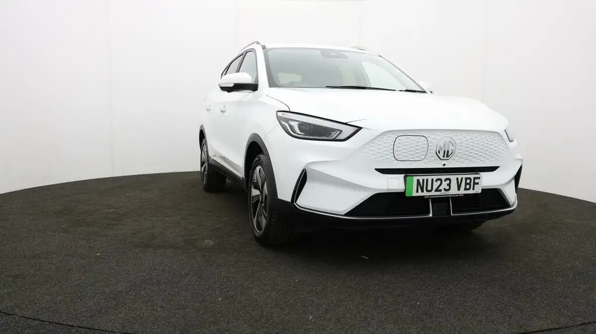 2023-mg-zs-suv-e-trophy-ev-156ps-long-range-big-42
