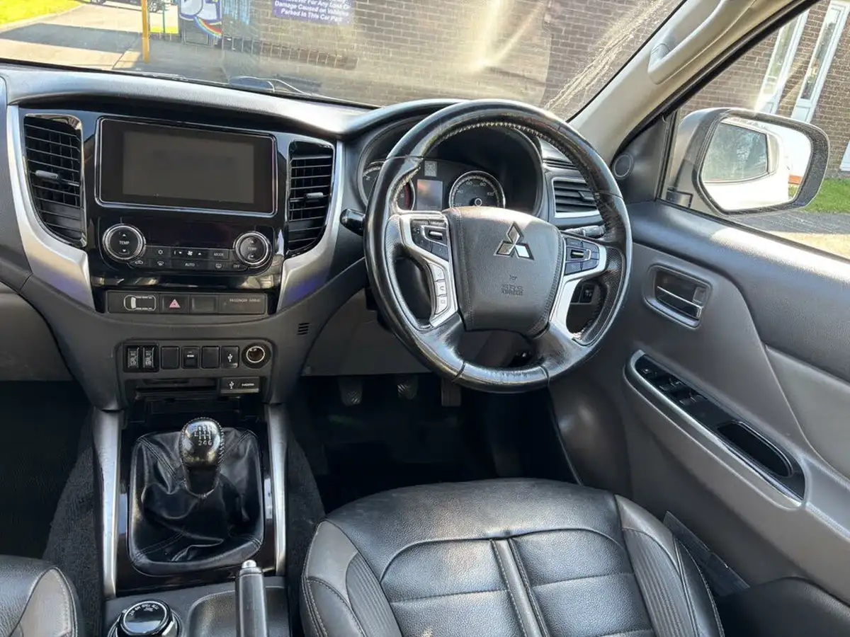 2019-mitsubishi-l200-24di-d-barbarian-eu6-big-9