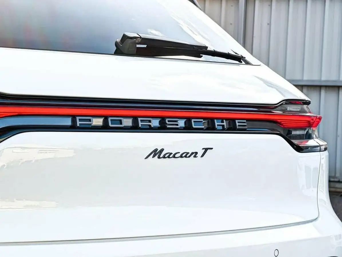 2022-porsche-macan-20-big-18
