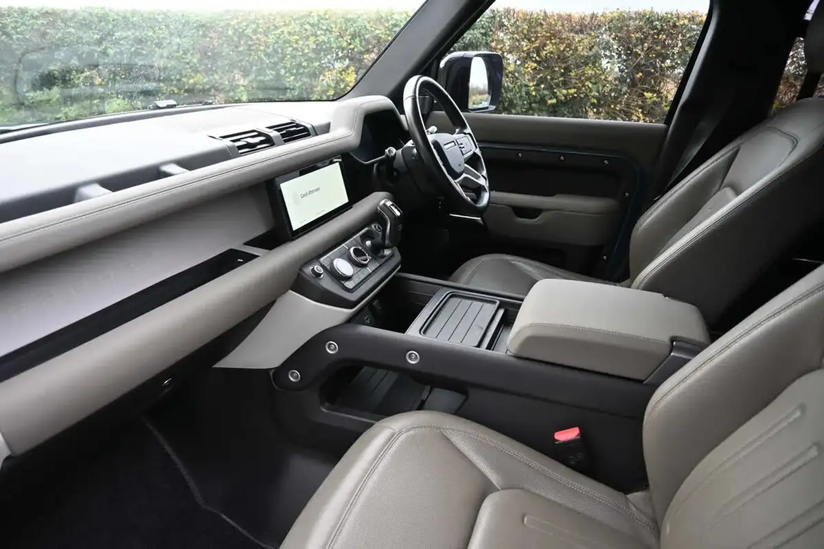 2021-land-rover-110-defender-30-d200-s-big-17