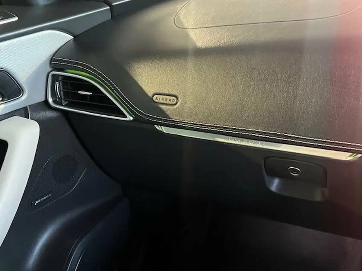 2017-jaguar-f-pace-20i-r-sport-250ps-1997cc-big-21