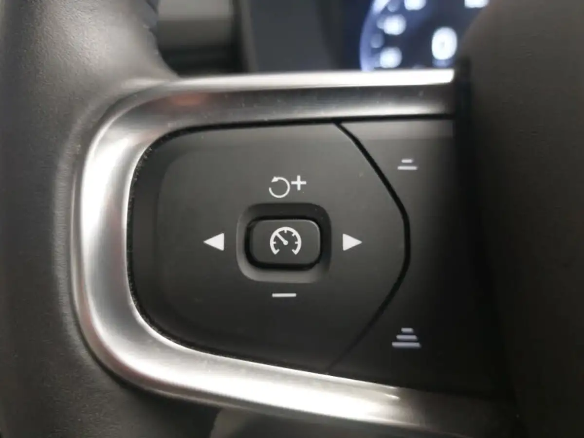 2020-volvo-xc40-20-b4-inscription-pro-big-17
