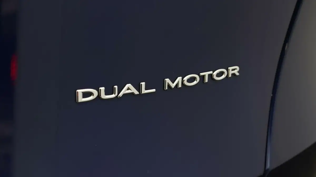 2022-tesla-model-y-e-long-range-big-19