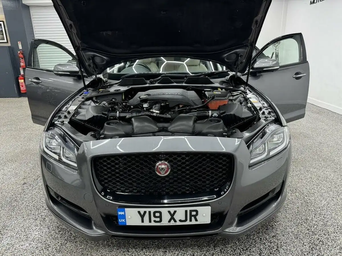 2016-jaguar-xj-series-30td-xj-r-sport-30tdv6-296bhp-big-15