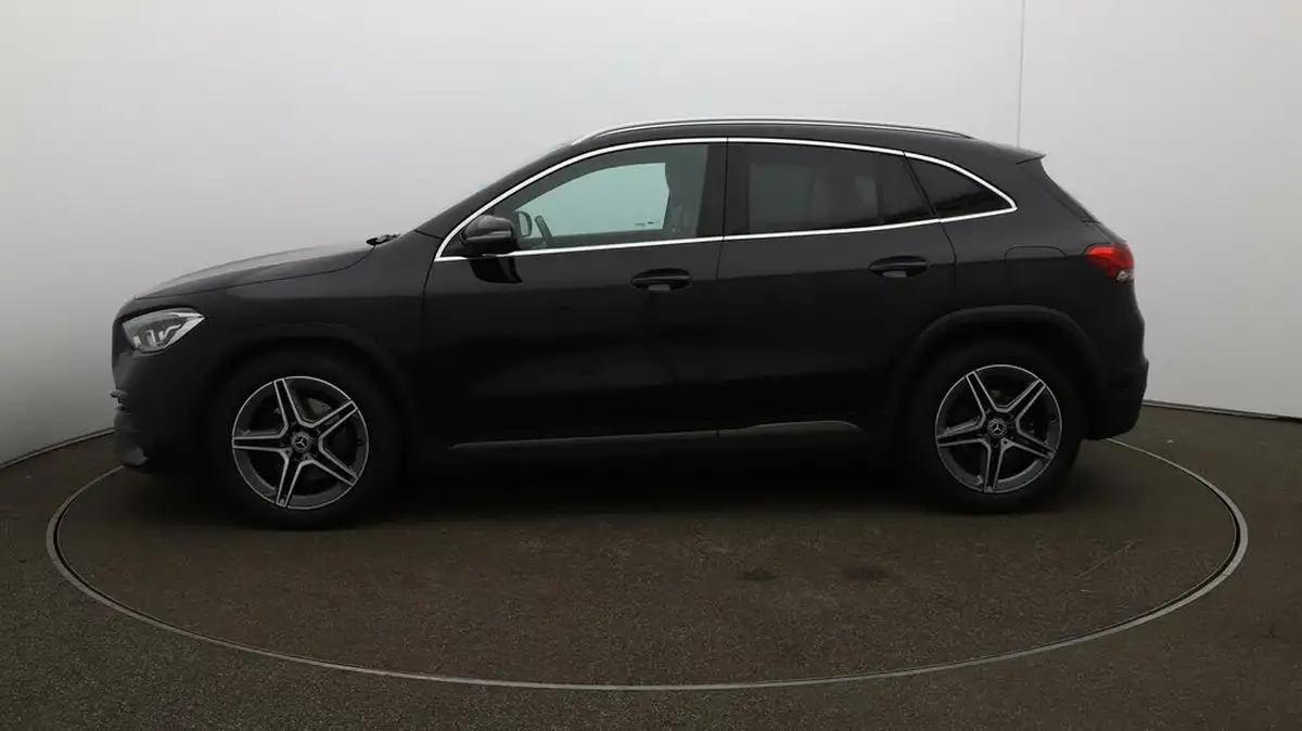 2021-mercedes-benz-gla-class-13-gla-180-amg-line-executive-1332cc-big-4