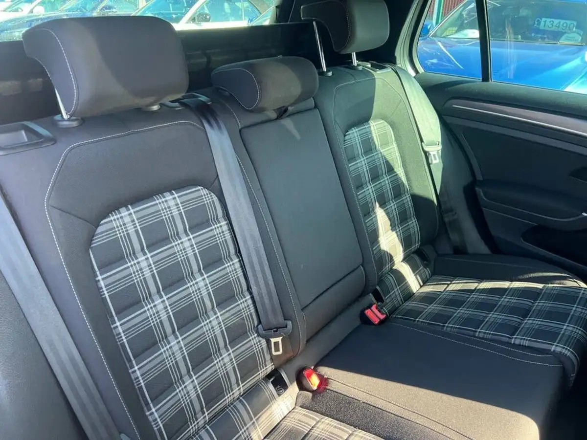 2018-volkswagen-golf-20tdi-gtd-hatchback-5d-big-19