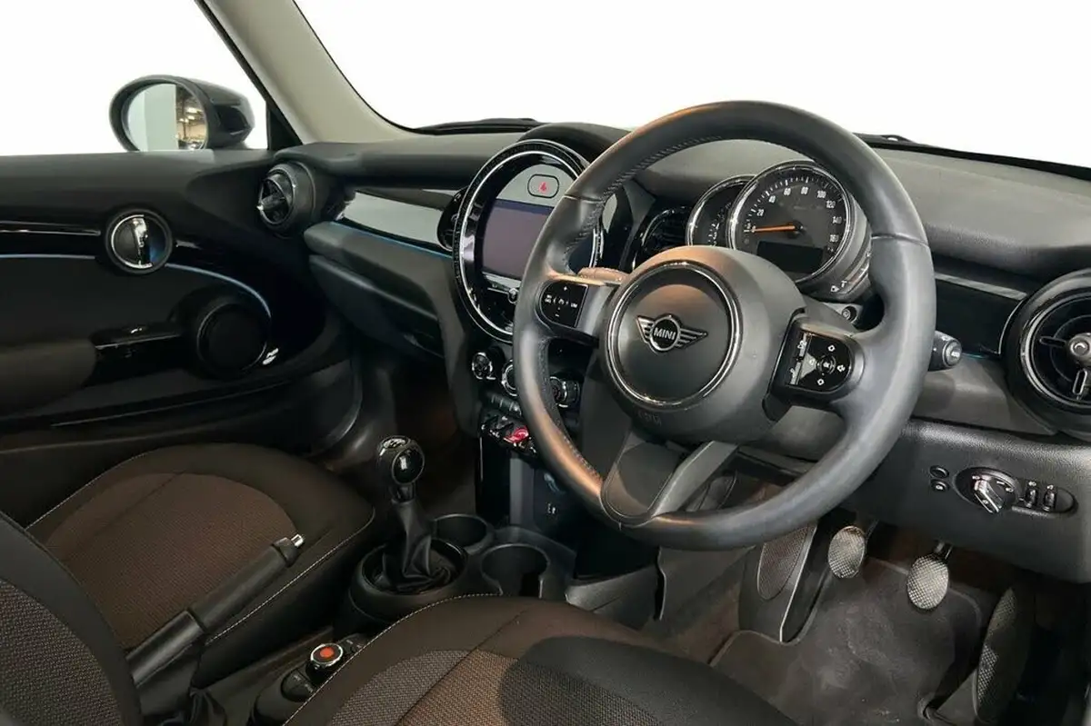 2021-mini-cooper-15-cooper-classic-hatchback-3d-big-10