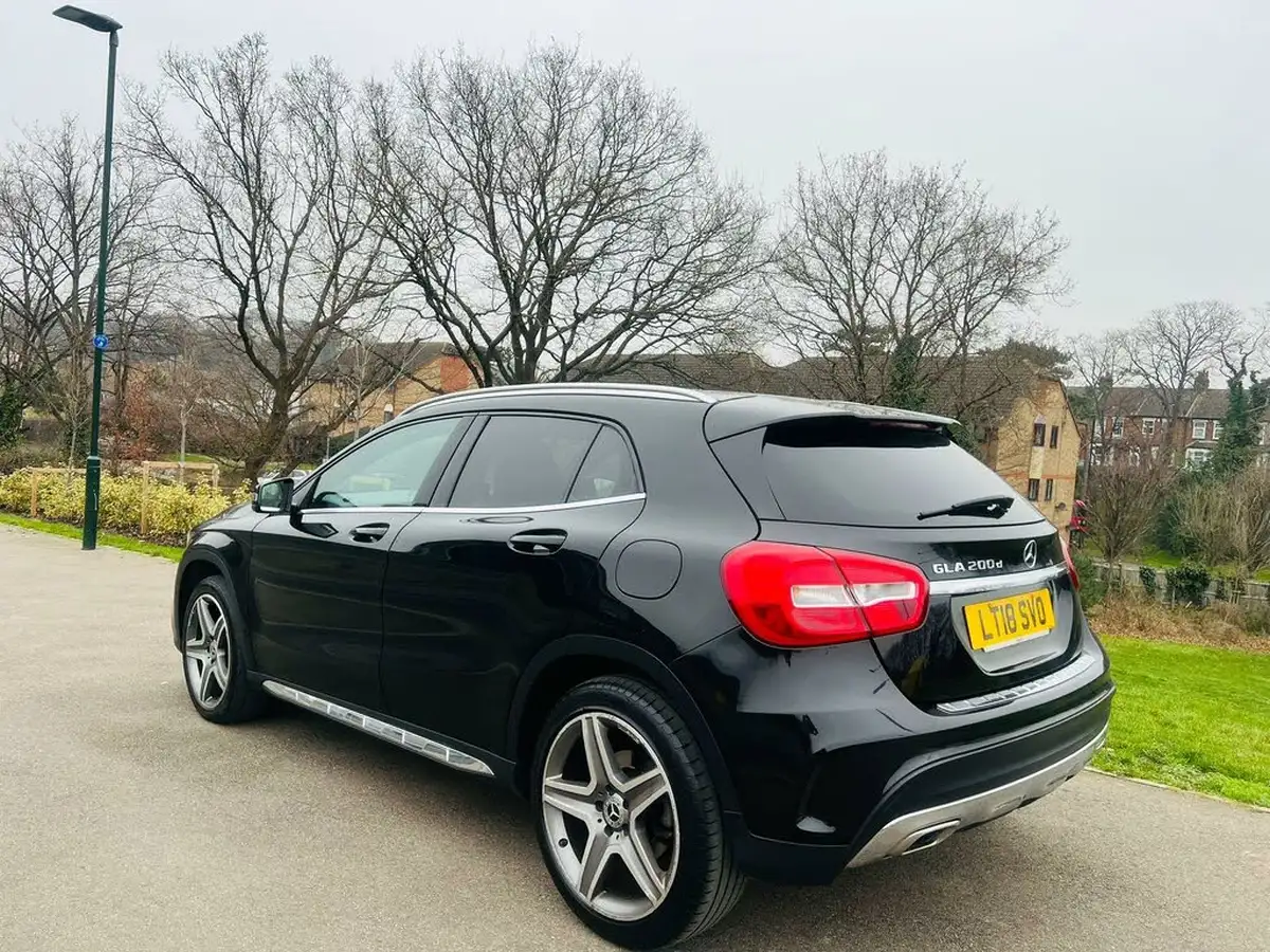 2018-mercedes-benz-gla-class-21d-gla-200d-amg-line-134bhp-ss-7g-dct-big-9
