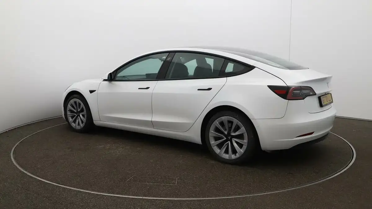 2020-tesla-model-3-e-long-range-big-33