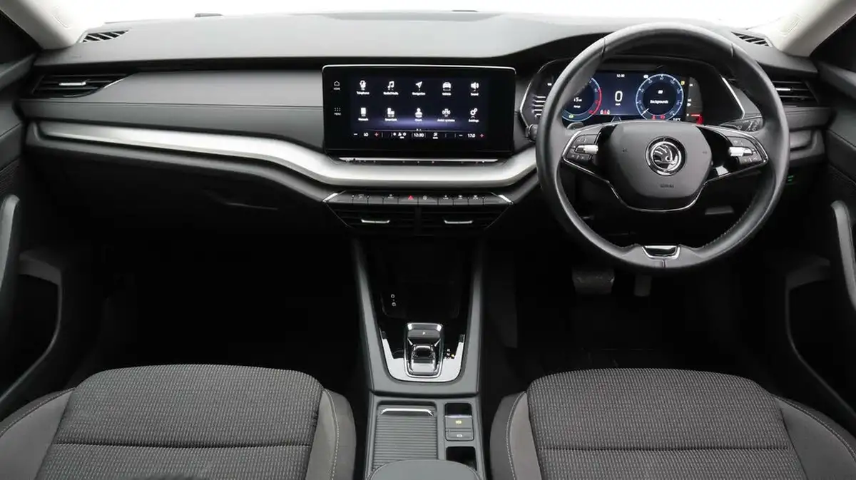 2021-skoda-octavia-big-13