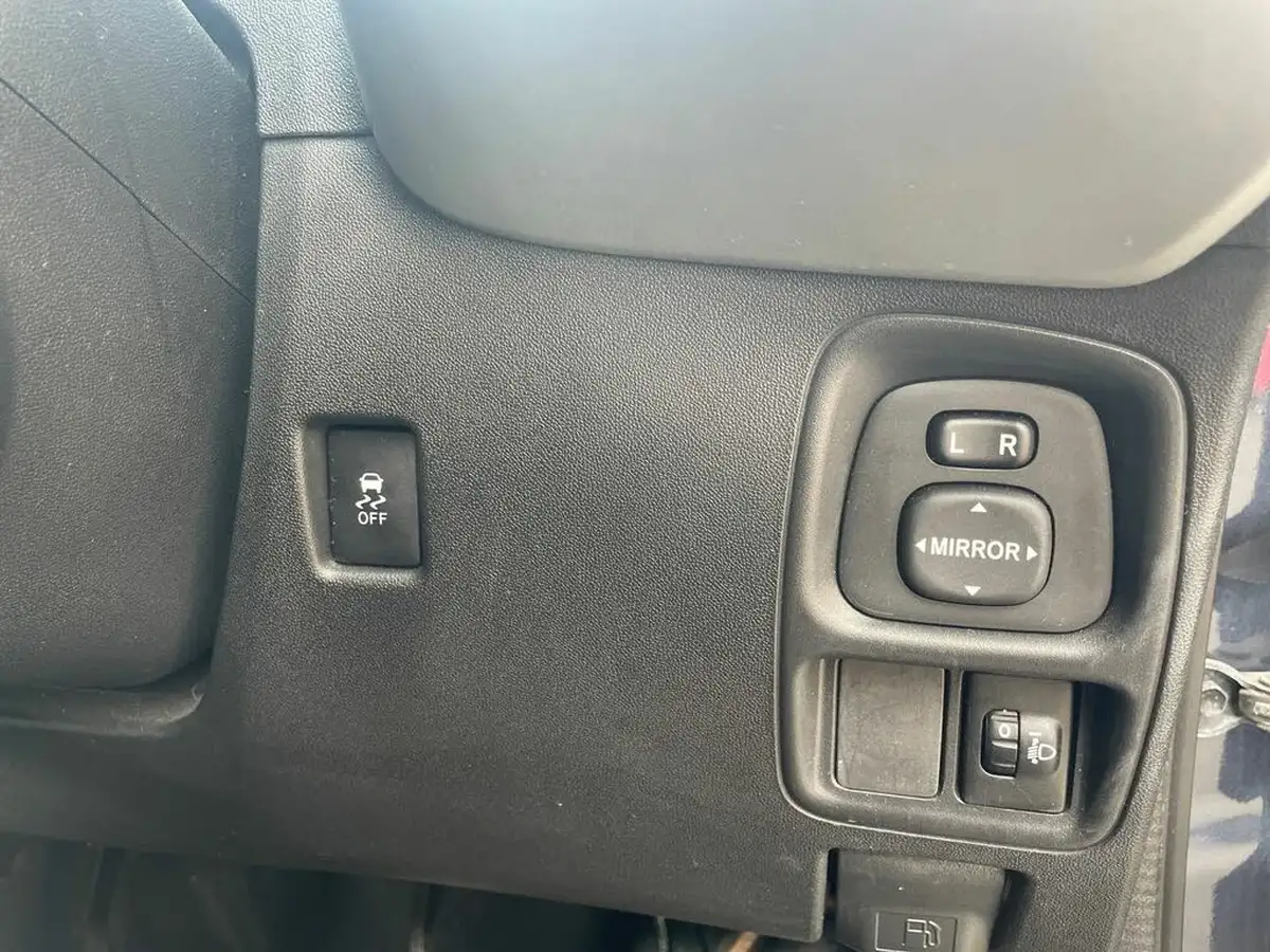 2014-citroen-c1-12-puretech-airscape-flair-5d-big-22
