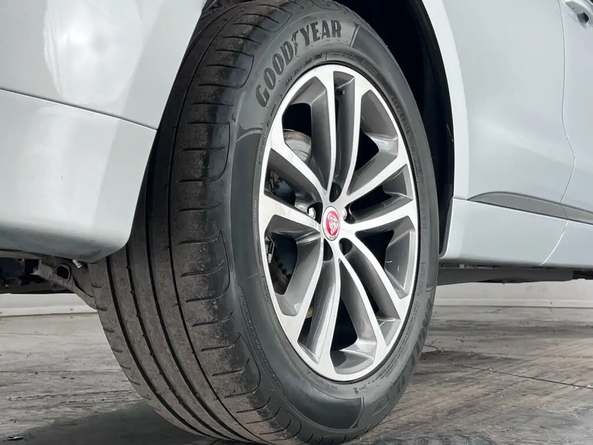 2022-jaguar-f-pace-20-d200-r-dynamic-s-big-11