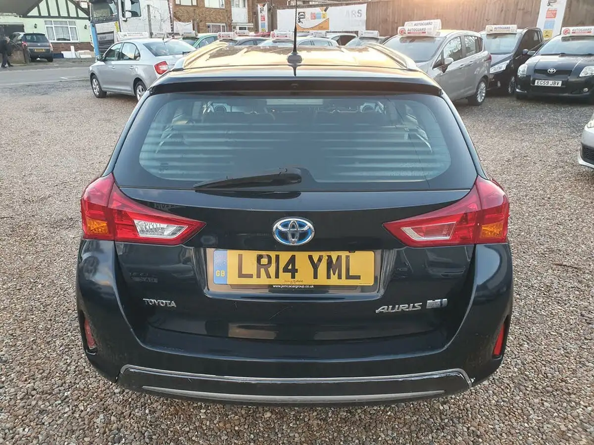 2014-toyota-auris-18-vvt-i-hsd-icon-estate-big-11